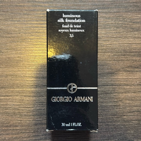Armani Beauty Luminous Silk Foundation - Picture 1 of 3